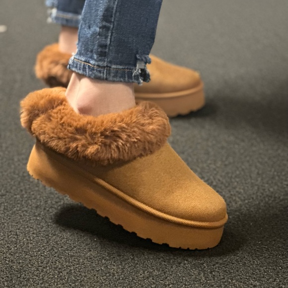 CAMEL FAUX FUR LINED MINI PLATFORM BOOTIE - Picture 3 of 6